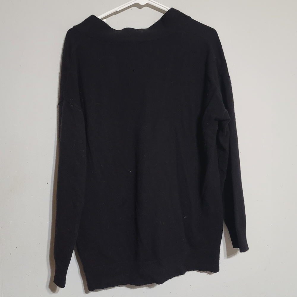 Black‎ V-Neck Sweater - Picture 3 of 3